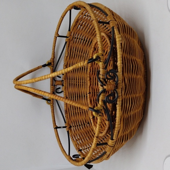 Casual Home by Princess House Oval Rattan and Black‎ Metal Serving Basket - Picture 5 of 10